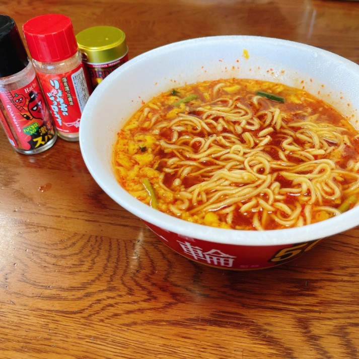 明星食品の辛麺屋一輪監修 宮崎辛麺50辛 50辛をchohachiさんが2 00kmと辛ジャッジ 辛メーター