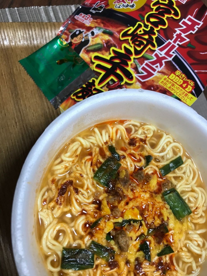 明星食品の明星 チャルメラどんぶり 宮崎辛麺 みやざきからめん をからたか さんが1 90kmと辛ジャッジ 辛メーター