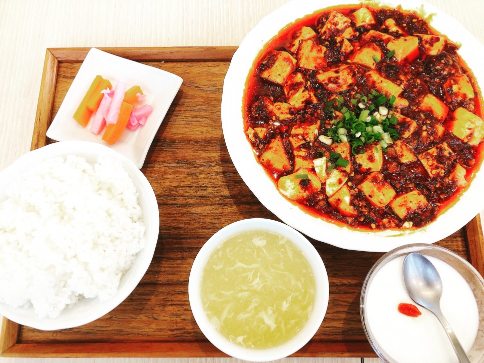 東京 麻辣大学 上野店の本校自慢の麻婆豆腐 激辛をだいさんが3 00kmと辛ジャッジ 辛メーター